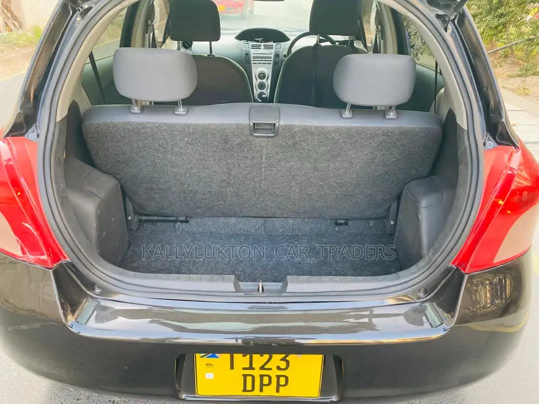 Toyota Vitz 2005 Black