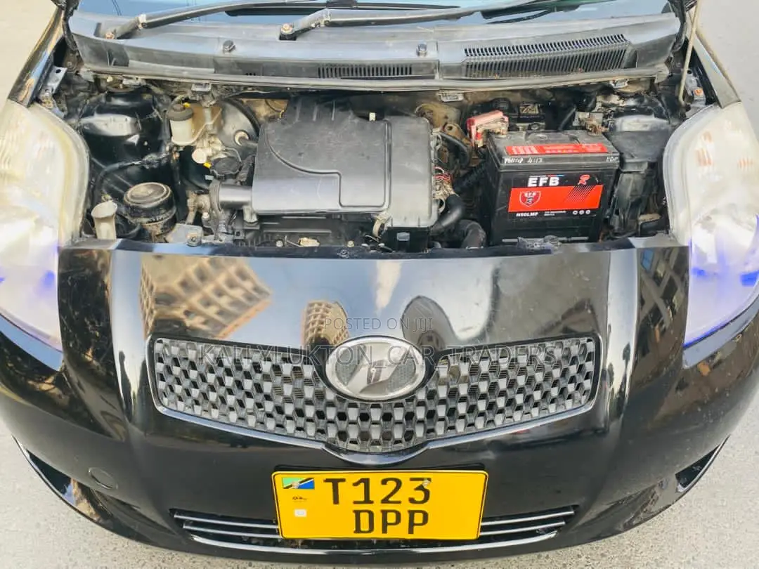 Toyota Vitz 2005 Black