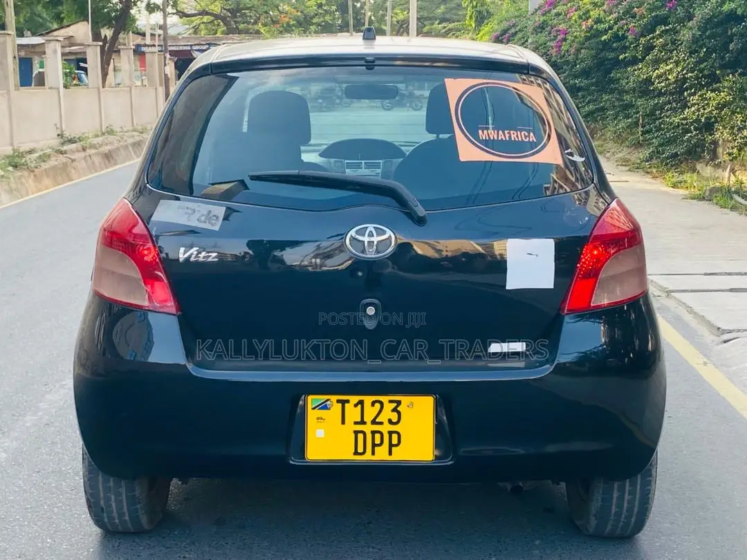 Toyota Vitz 2005 Black
