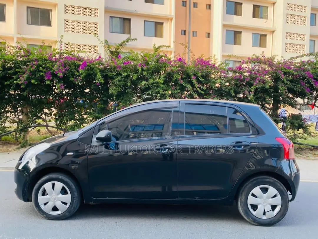 Toyota Vitz 2005 Black