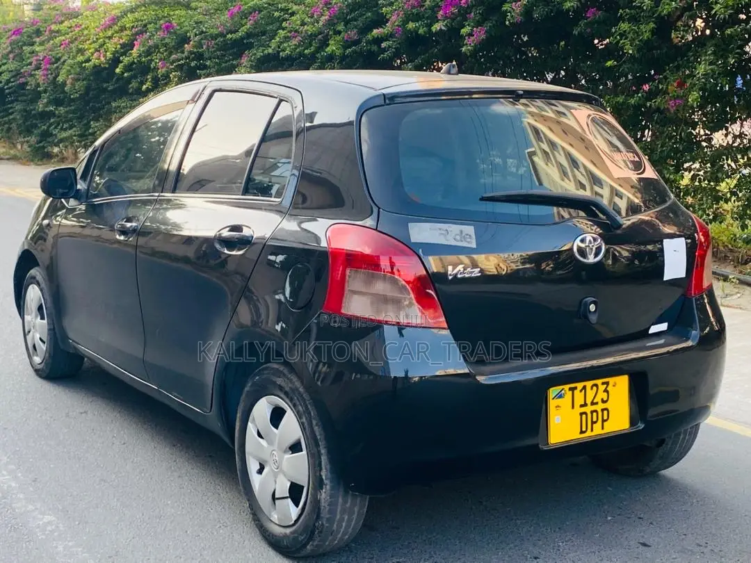 Toyota Vitz 2005 Black