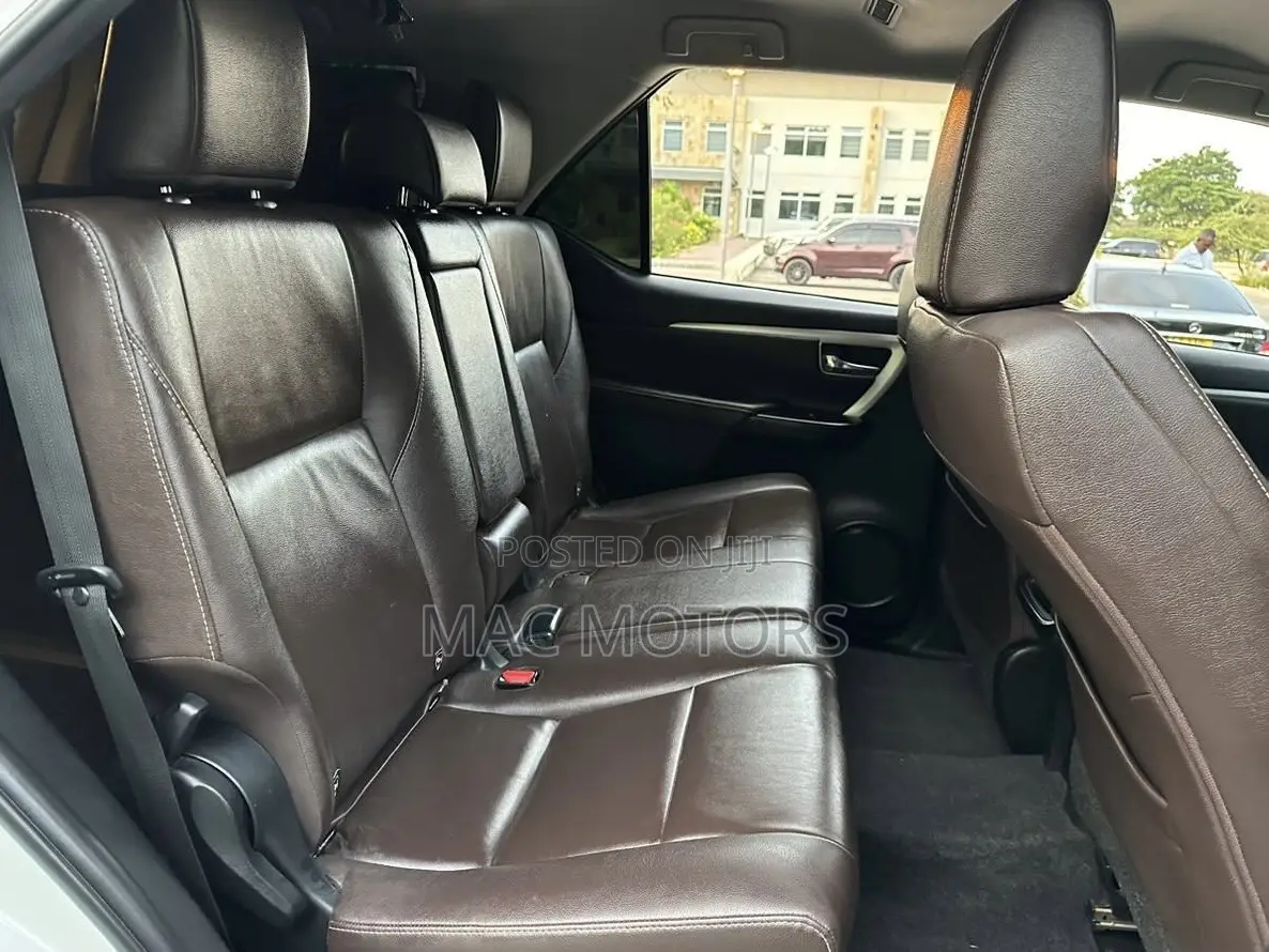 Toyota Fortuner 2.4 D RWD 2018 White