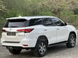 Toyota Fortuner 2.4 D RWD 2018 White