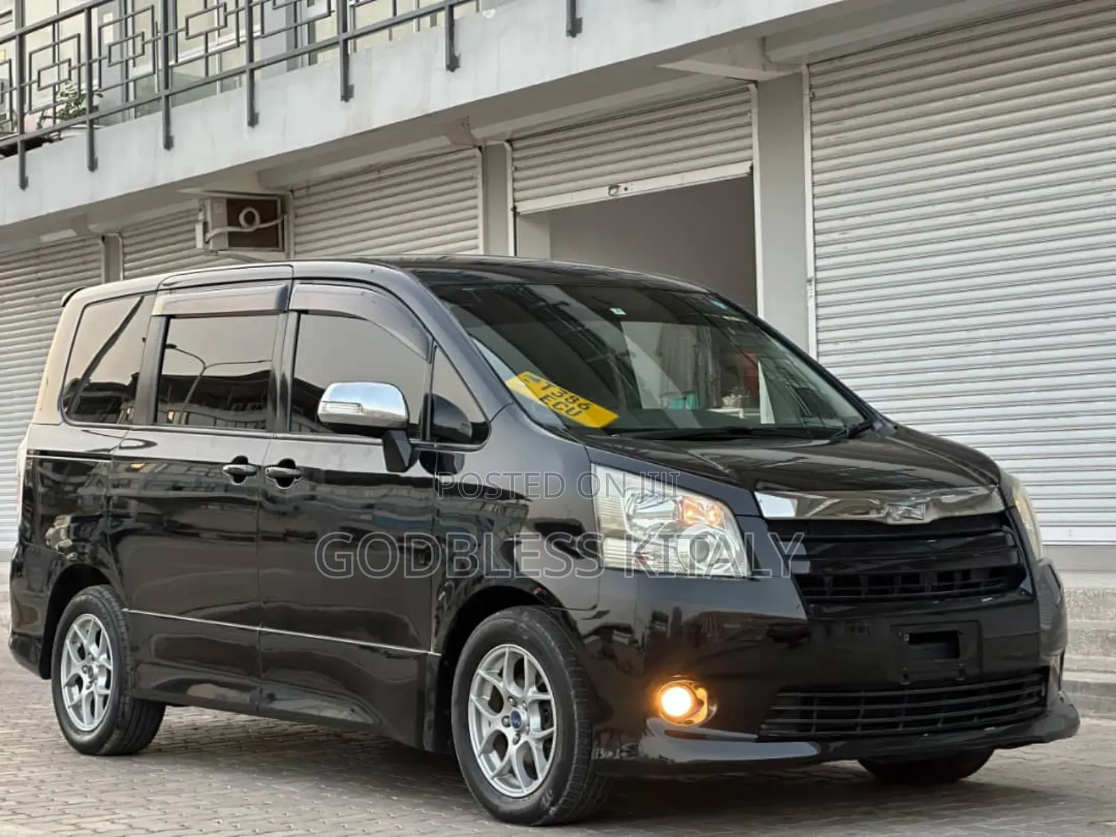 Toyota Noah 2.0 143hp AWD (7 Seater) 2008 Black