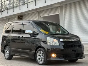 Toyota Noah 2.0 143hp AWD (7 Seater) 2008 Black