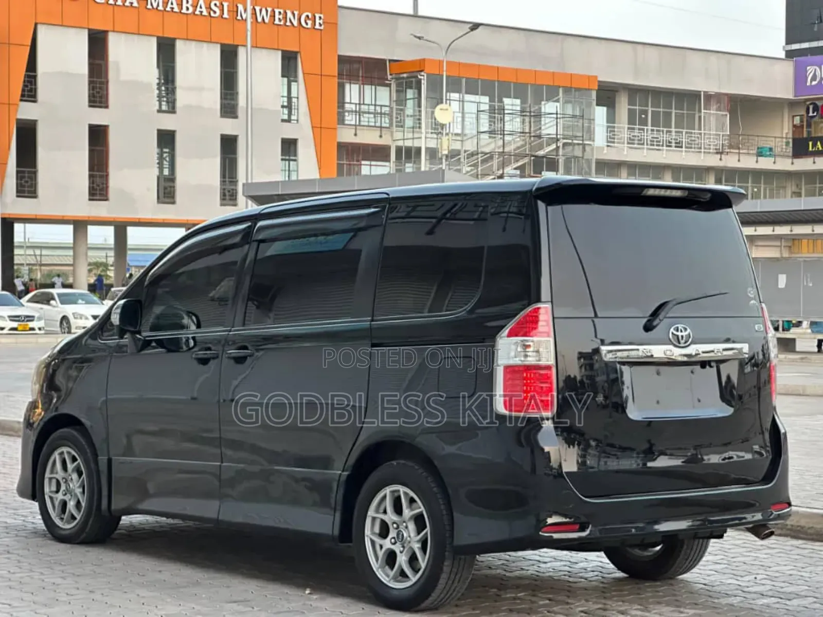 Toyota Noah 2.0 143hp AWD (7 Seater) 2008 Black