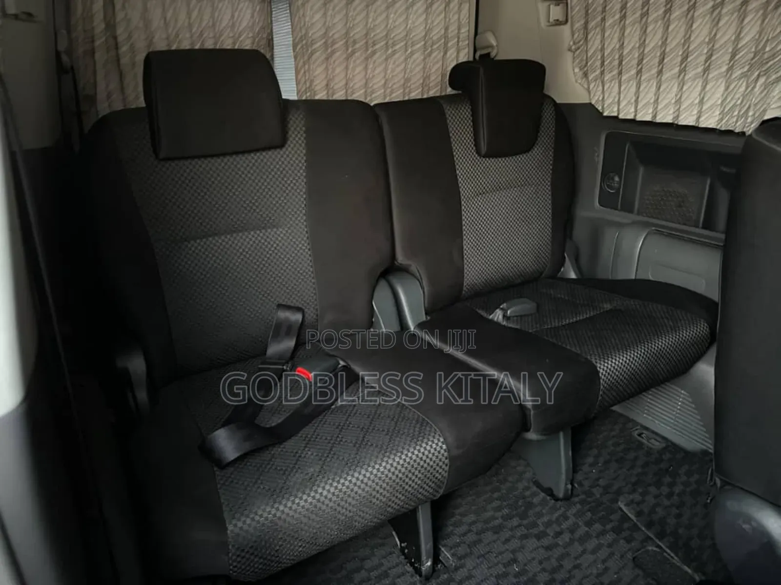 Toyota Noah 2.0 143hp AWD (7 Seater) 2008 Black