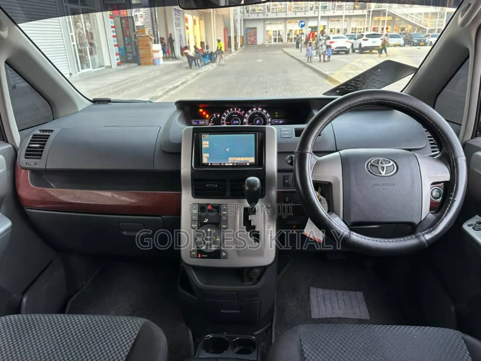 Toyota Noah 2.0 143hp AWD (7 Seater) 2008 Black