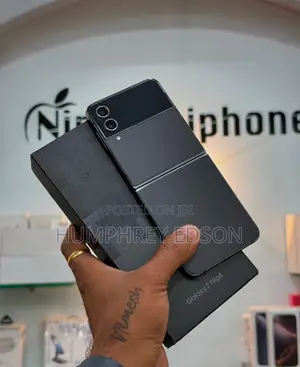 New Samsung Galaxy Z Flip4 256 GB Black