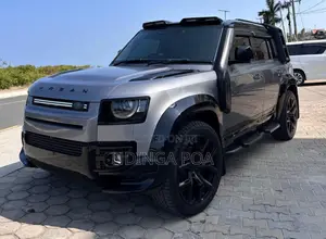 Photo - Land Rover Defender X-Dynamic SE 2023 Gray