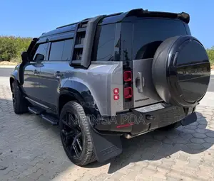 Land Rover Defender X-Dynamic SE 2023 Gray