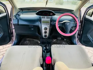 Toyota Vitz 2008 Silver