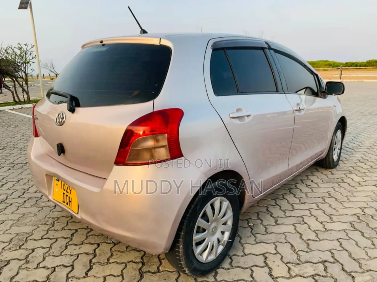 Toyota Vitz 2008 Silver