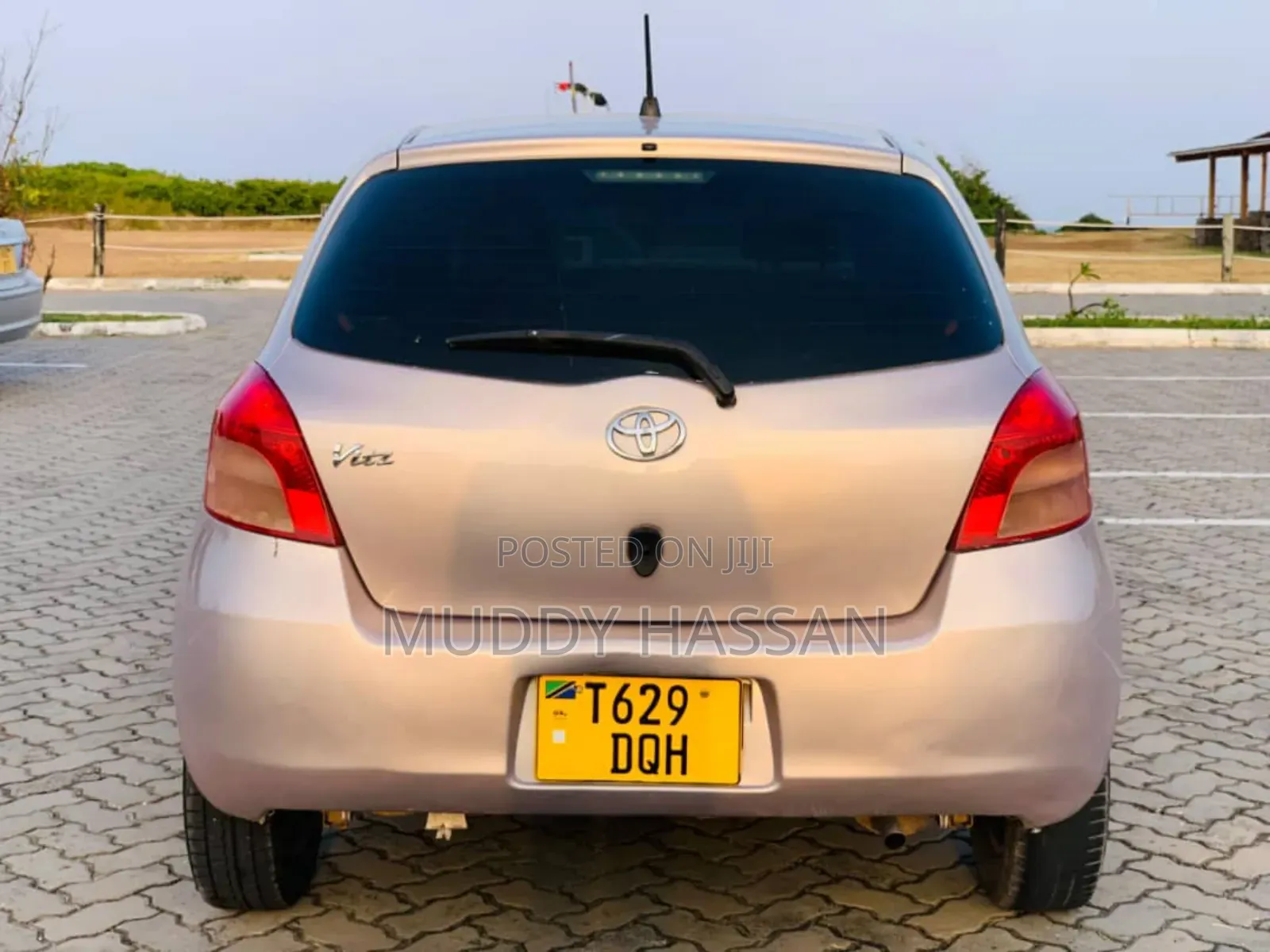 Toyota Vitz 2008 Silver