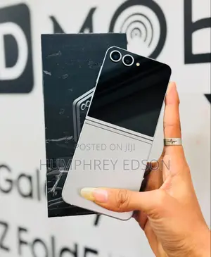 New Samsung Galaxy Z Flip6 256 GB Silver