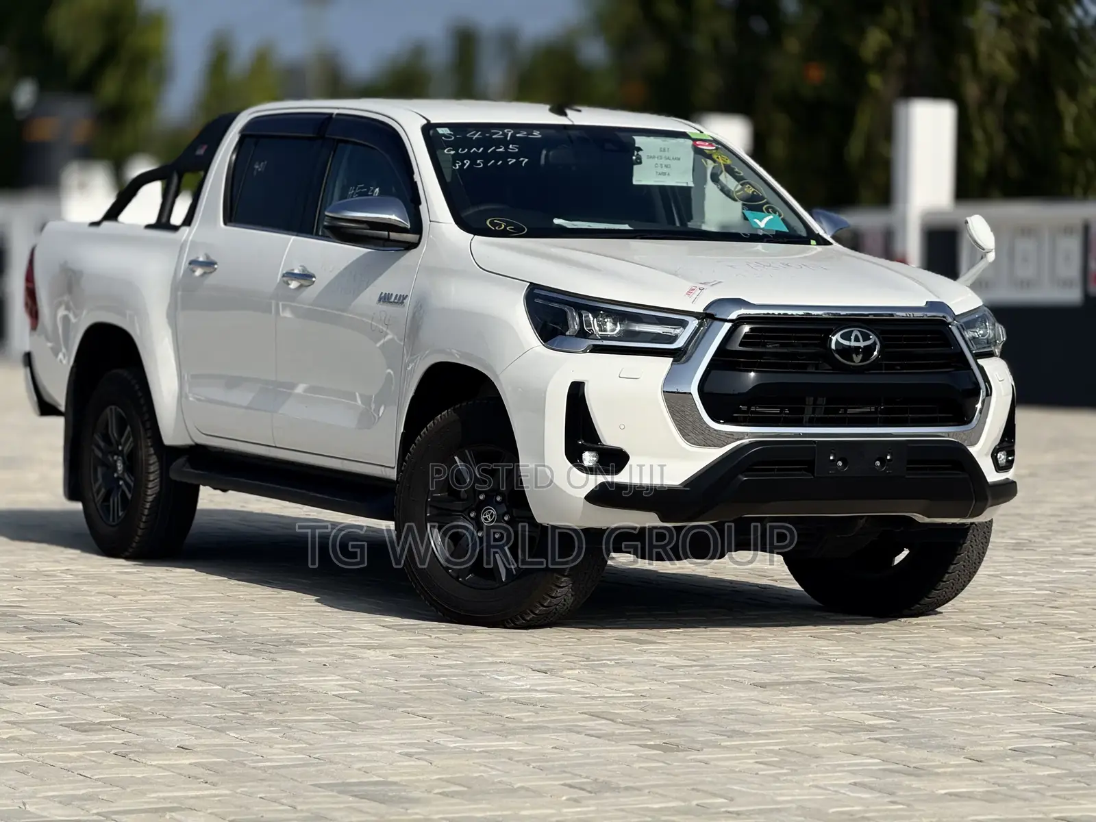 Toyota Hilux 2023 White