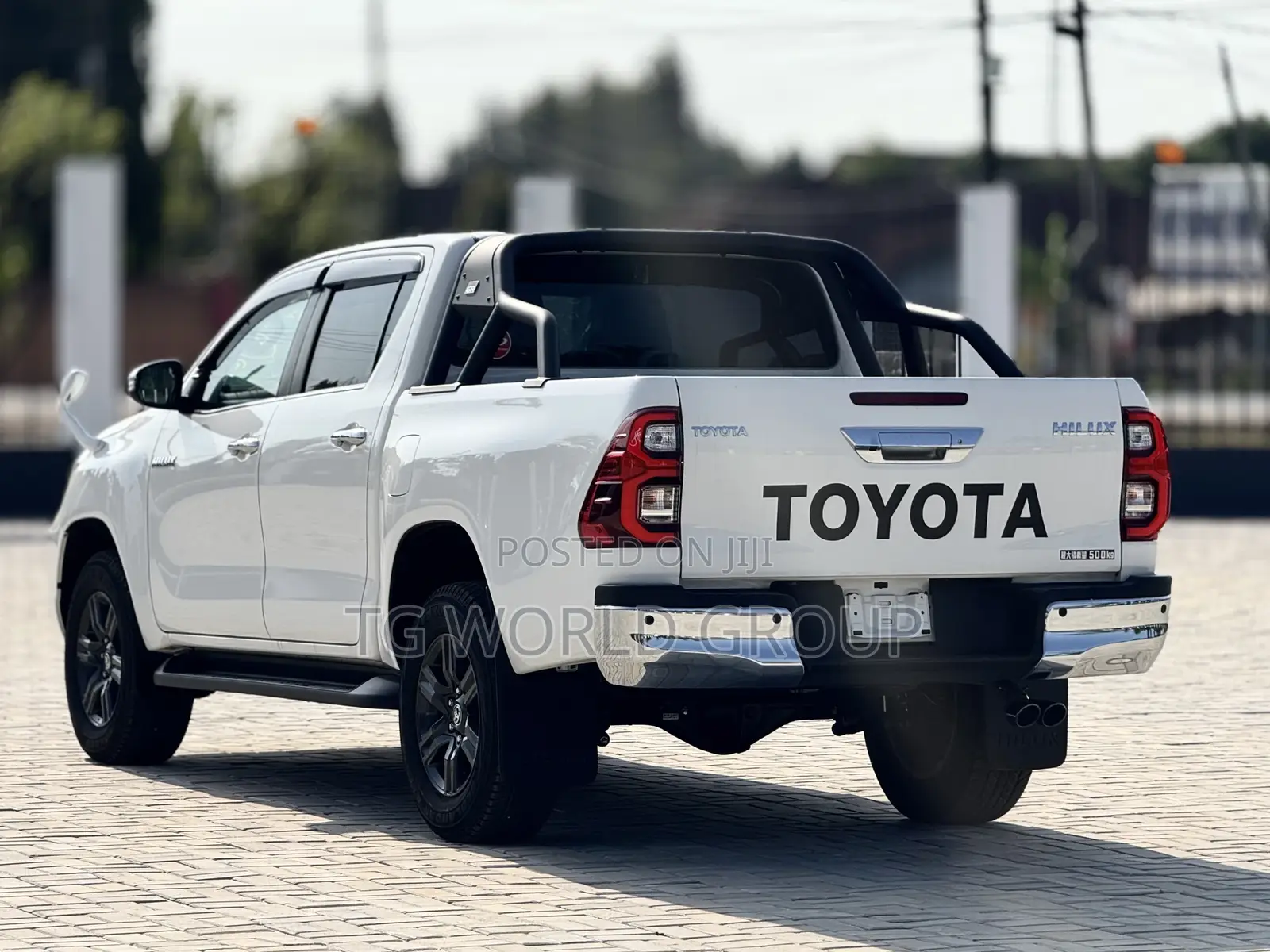 Toyota Hilux 2023 White