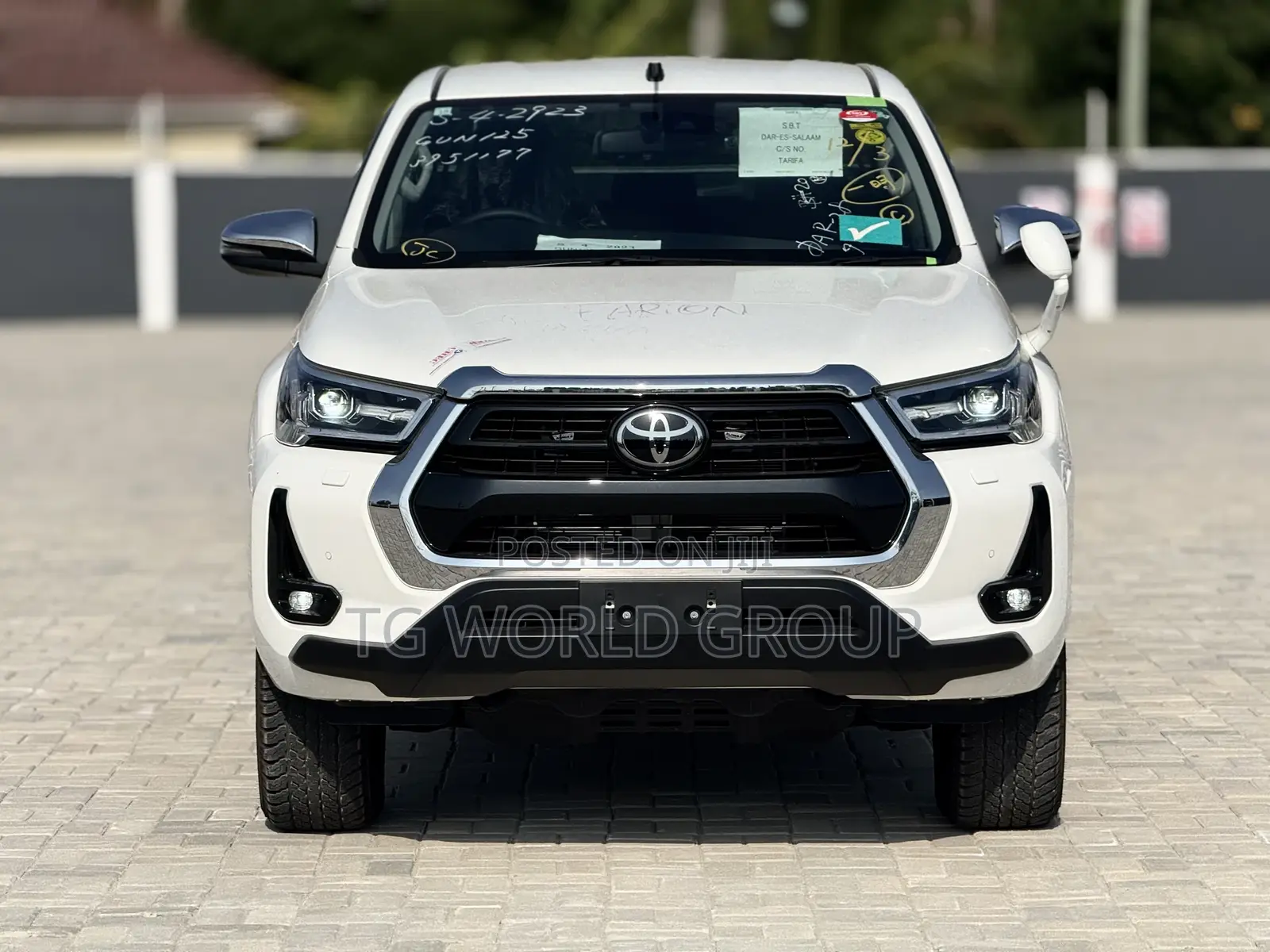 Toyota Hilux 2023 White