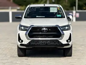 Toyota Hilux 2023 White