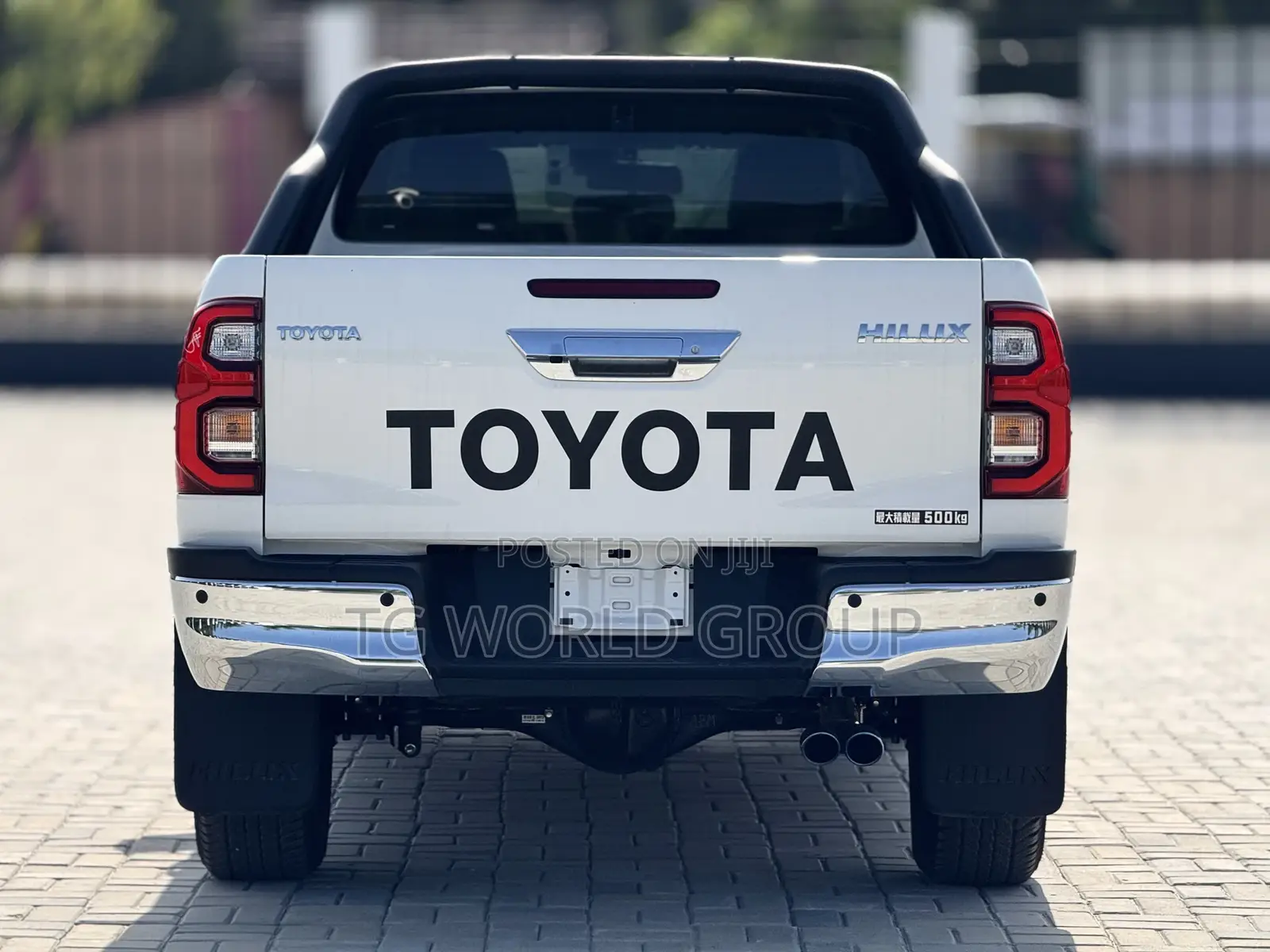 Toyota Hilux 2023 White