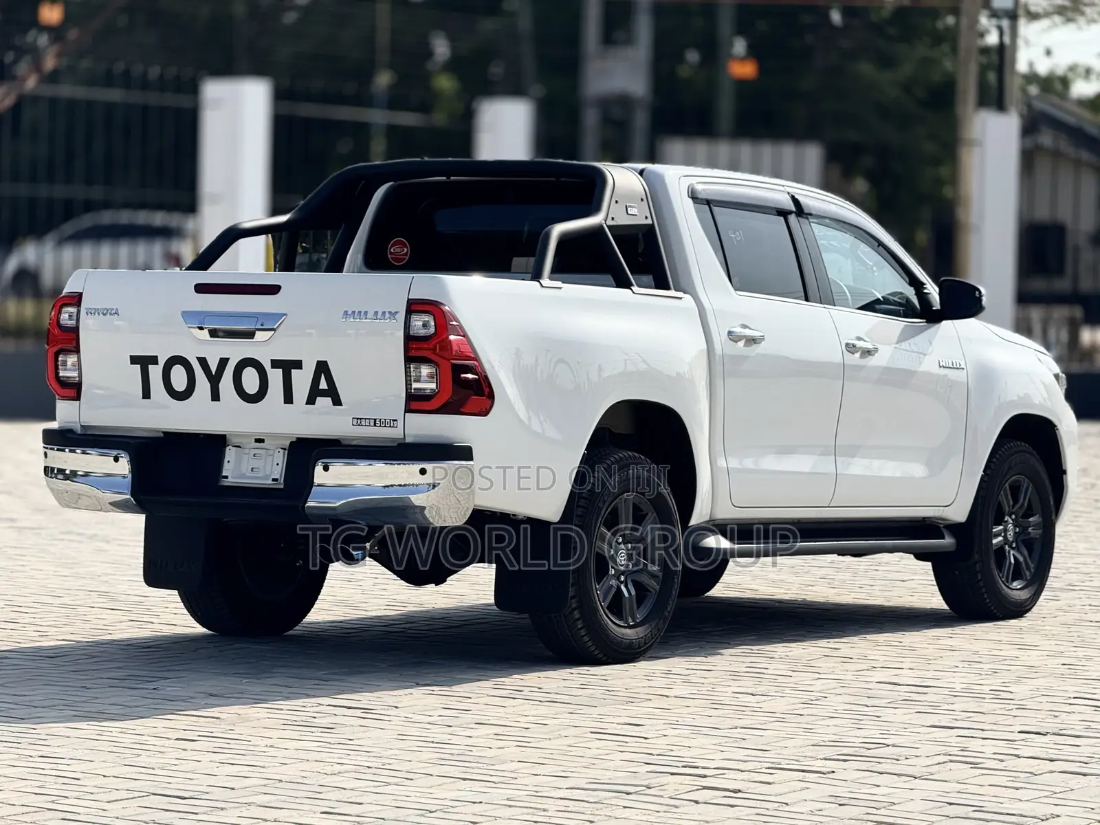 Toyota Hilux 2023 White