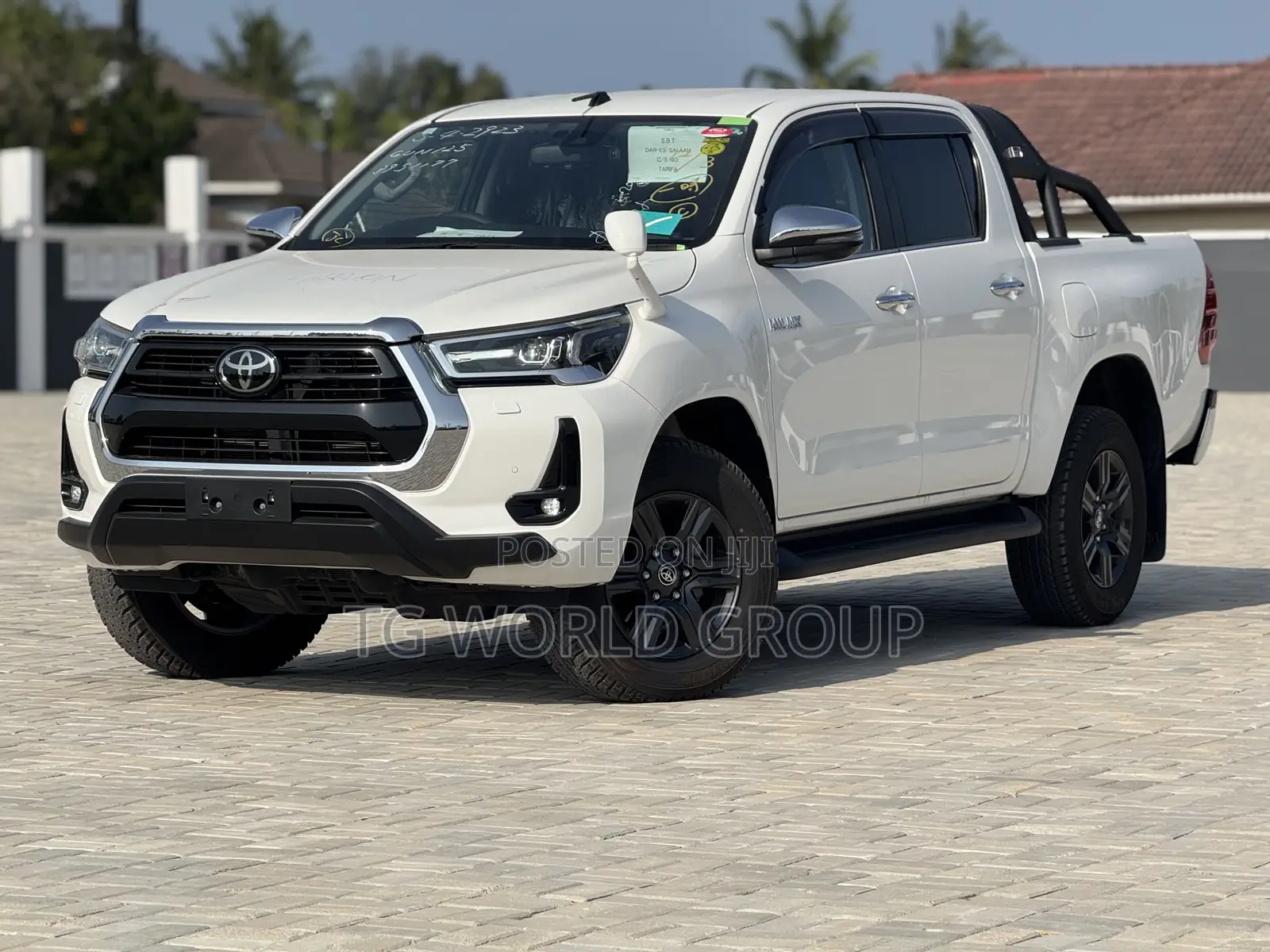 Toyota Hilux 2023 White