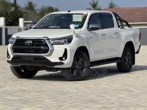 Toyota Hilux 2023 White