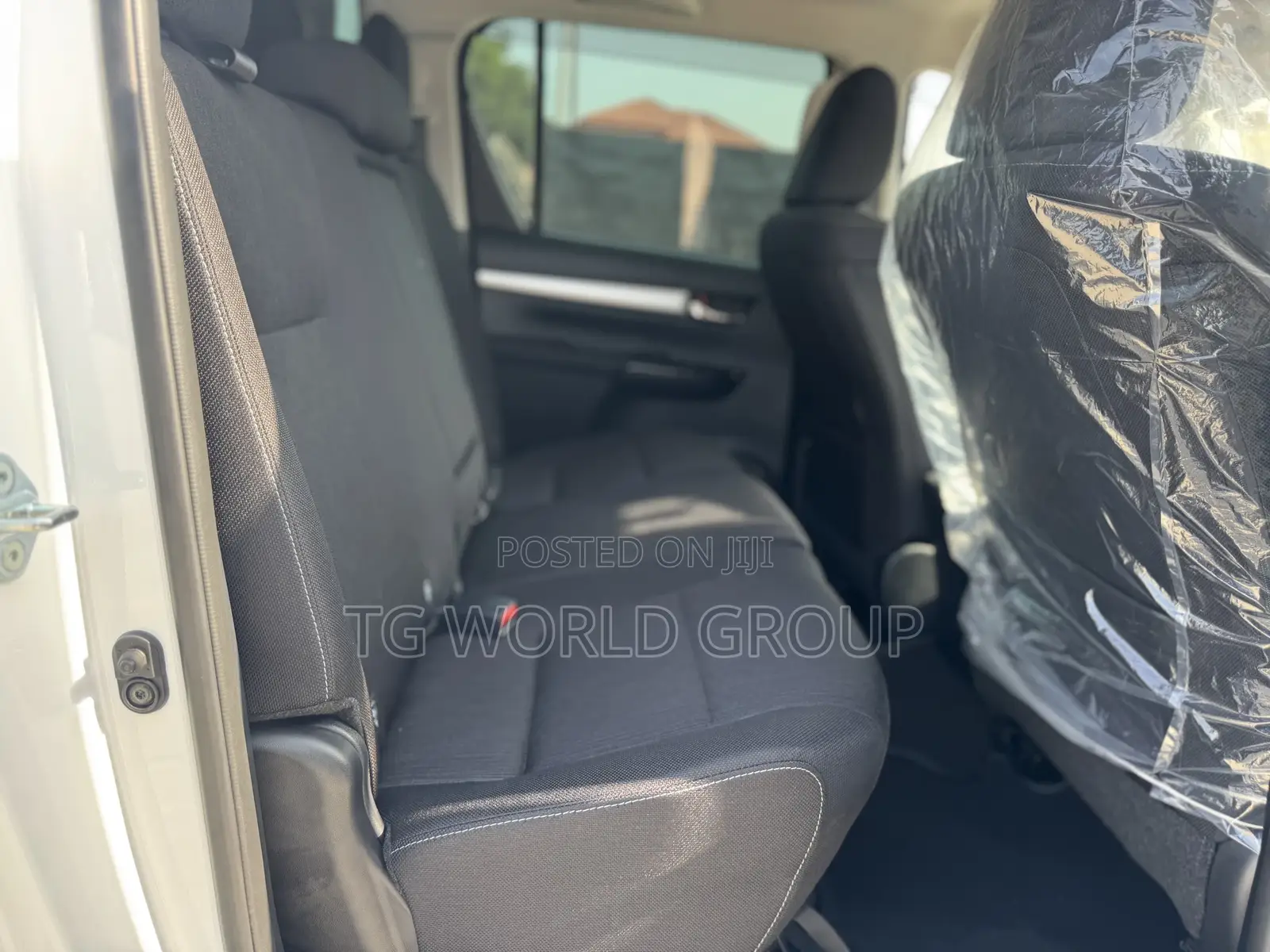 Toyota Hilux 2023 White