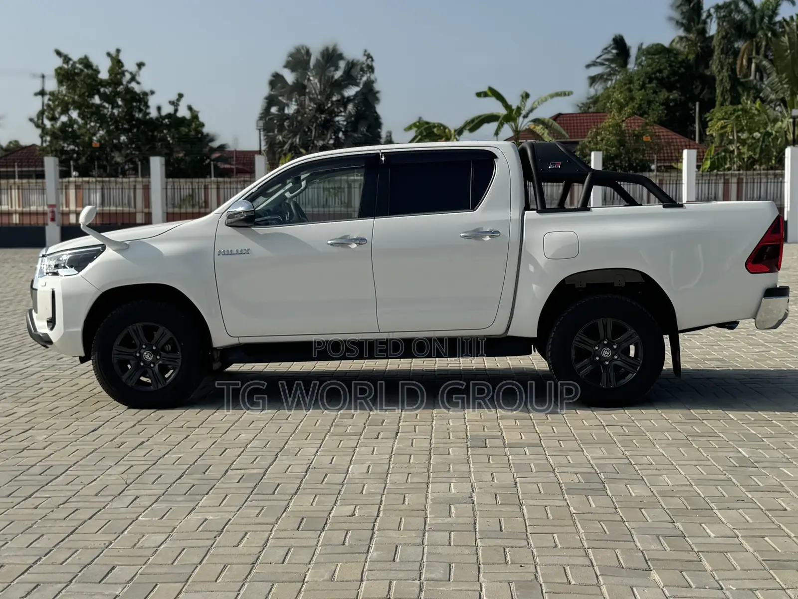 Toyota Hilux 2023 White