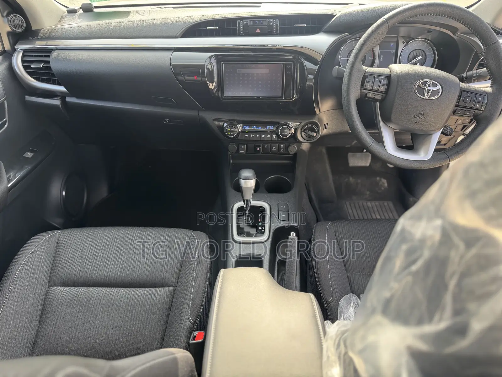 Toyota Hilux 2023 White