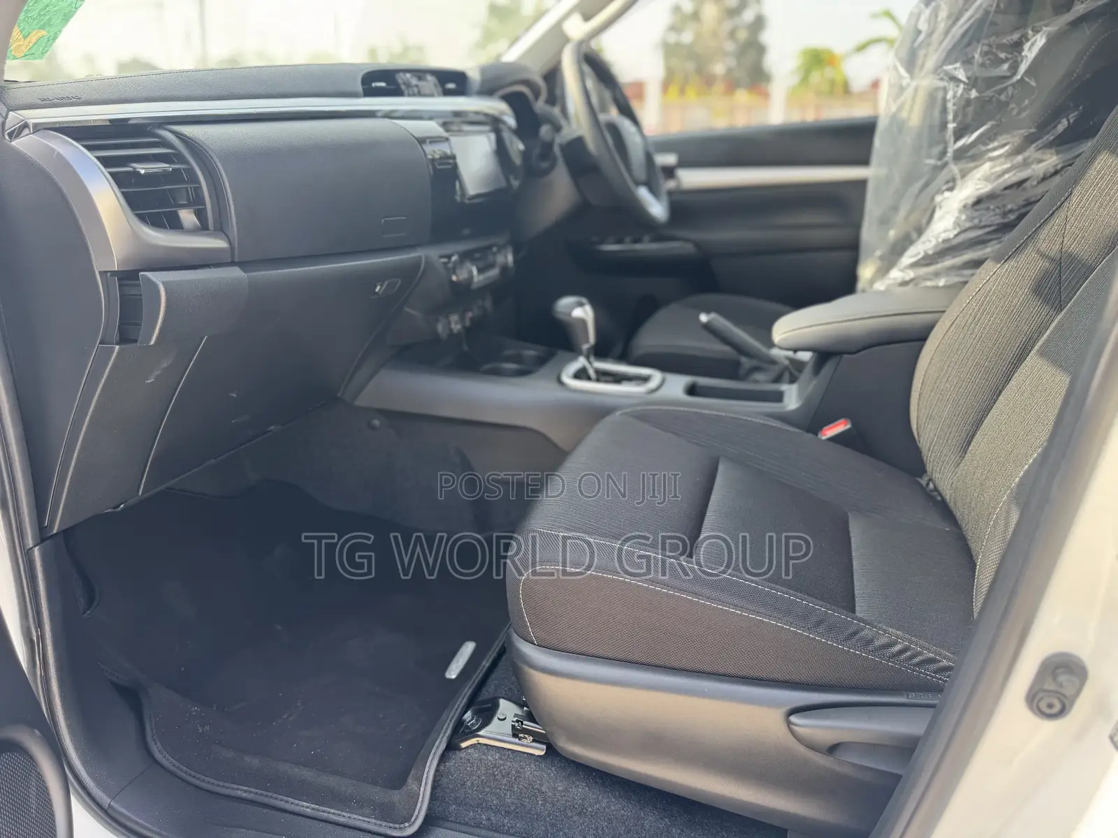 Toyota Hilux 2023 White