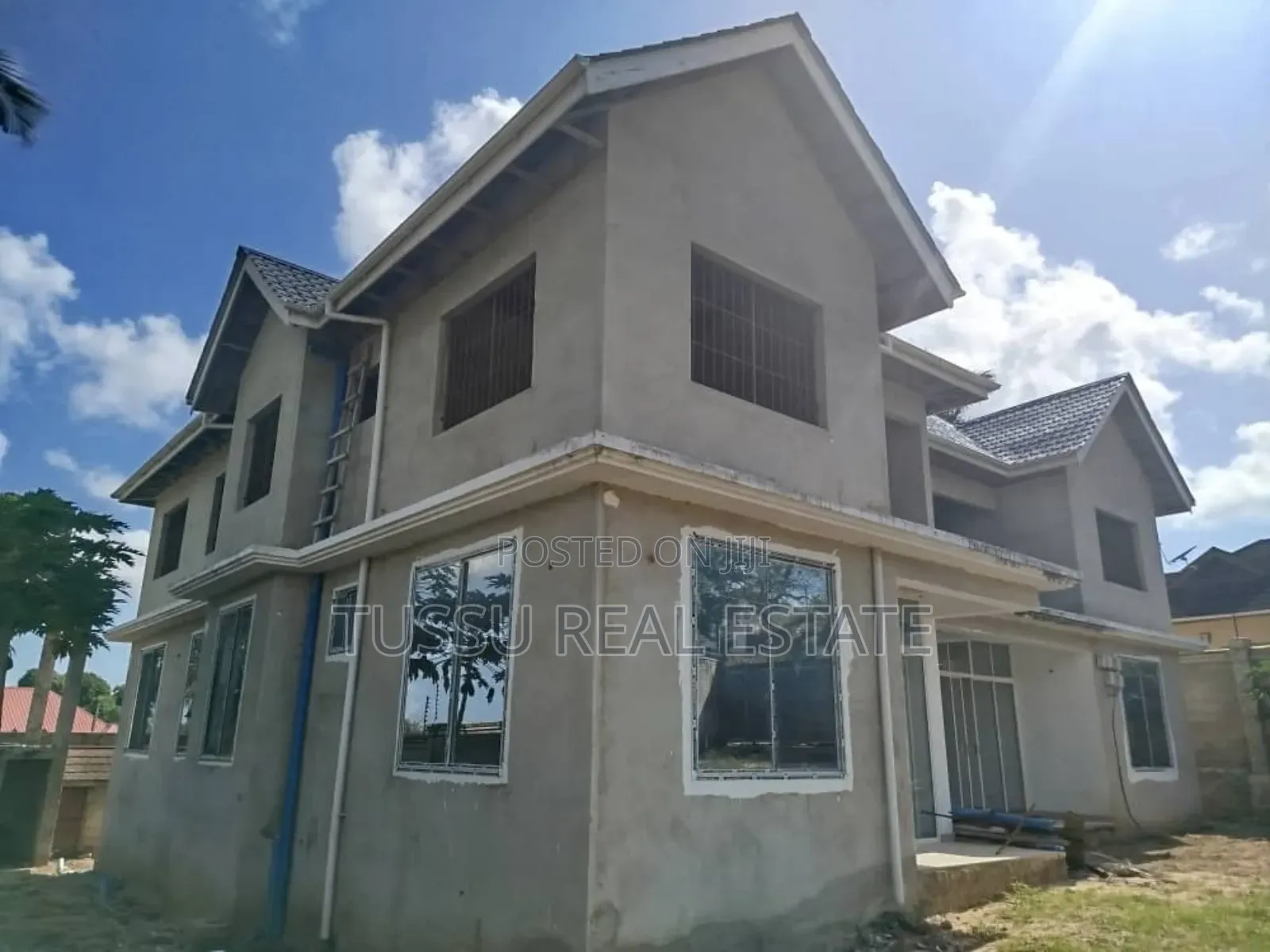 10bdrm Apartment in Kilimahewa Juu, Kinondoni for sale