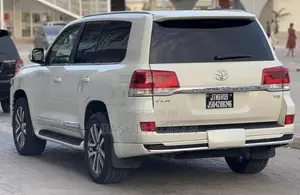 Toyota Land Cruiser 4.5 V8 VXR 2019 White