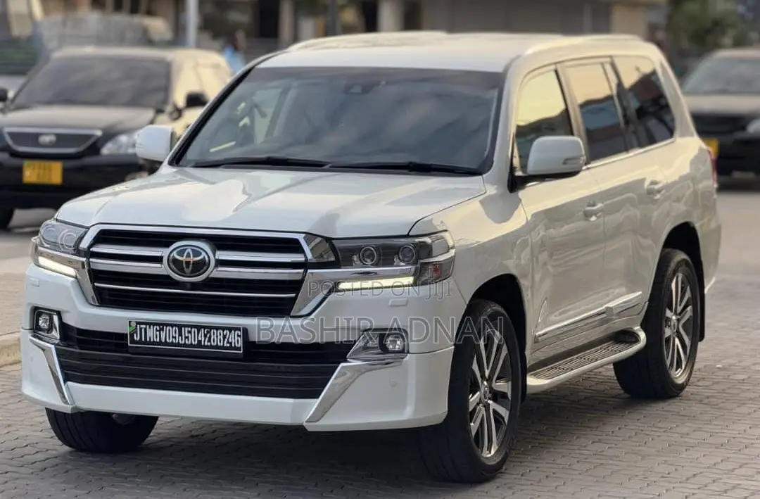 Toyota Land Cruiser 4.5 V8 VXR 2019 White