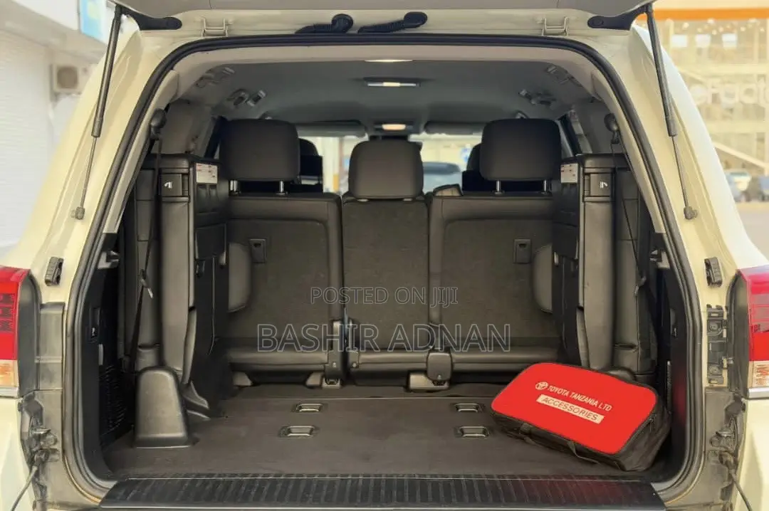 Toyota Land Cruiser 4.5 V8 VXR 2019 White