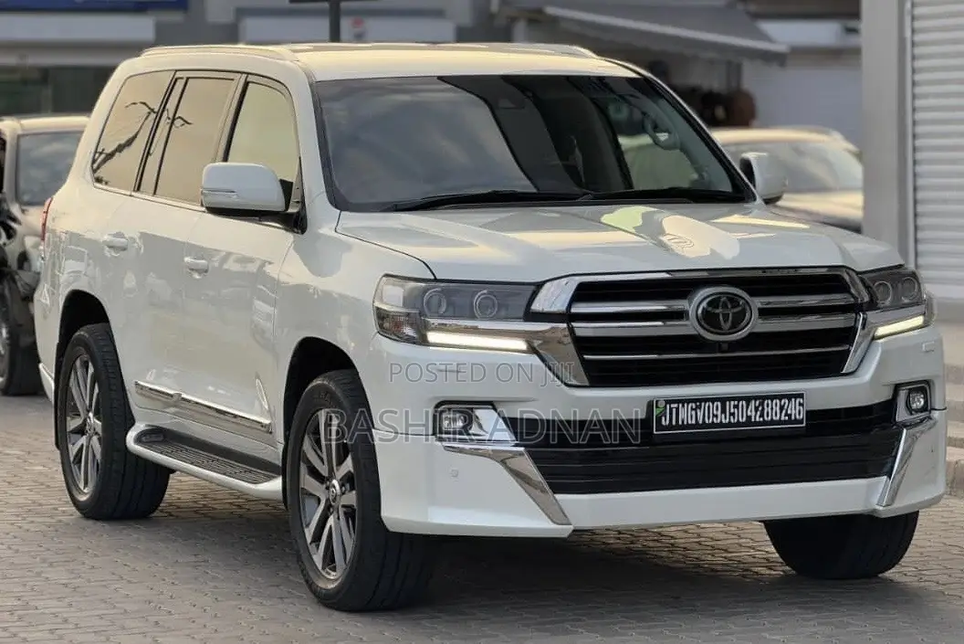 Toyota Land Cruiser 4.5 V8 VXR 2019 White