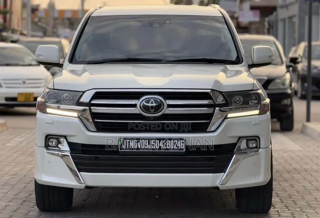 Toyota Land Cruiser 4.5 V8 VXR 2019 White