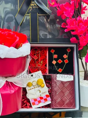Rose Flowers  With Van Cleaf and Appeal Set