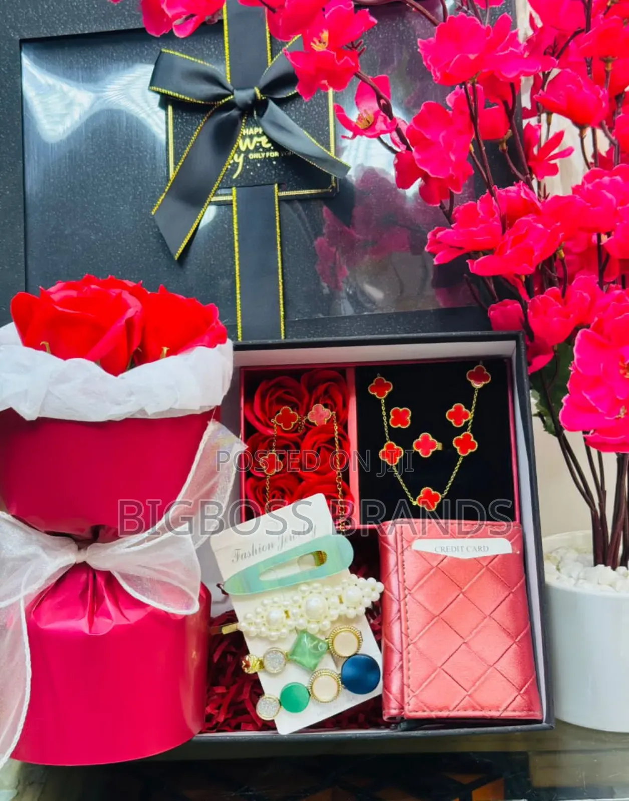 Rose Flowers  With Van Cleaf and Appeal Set