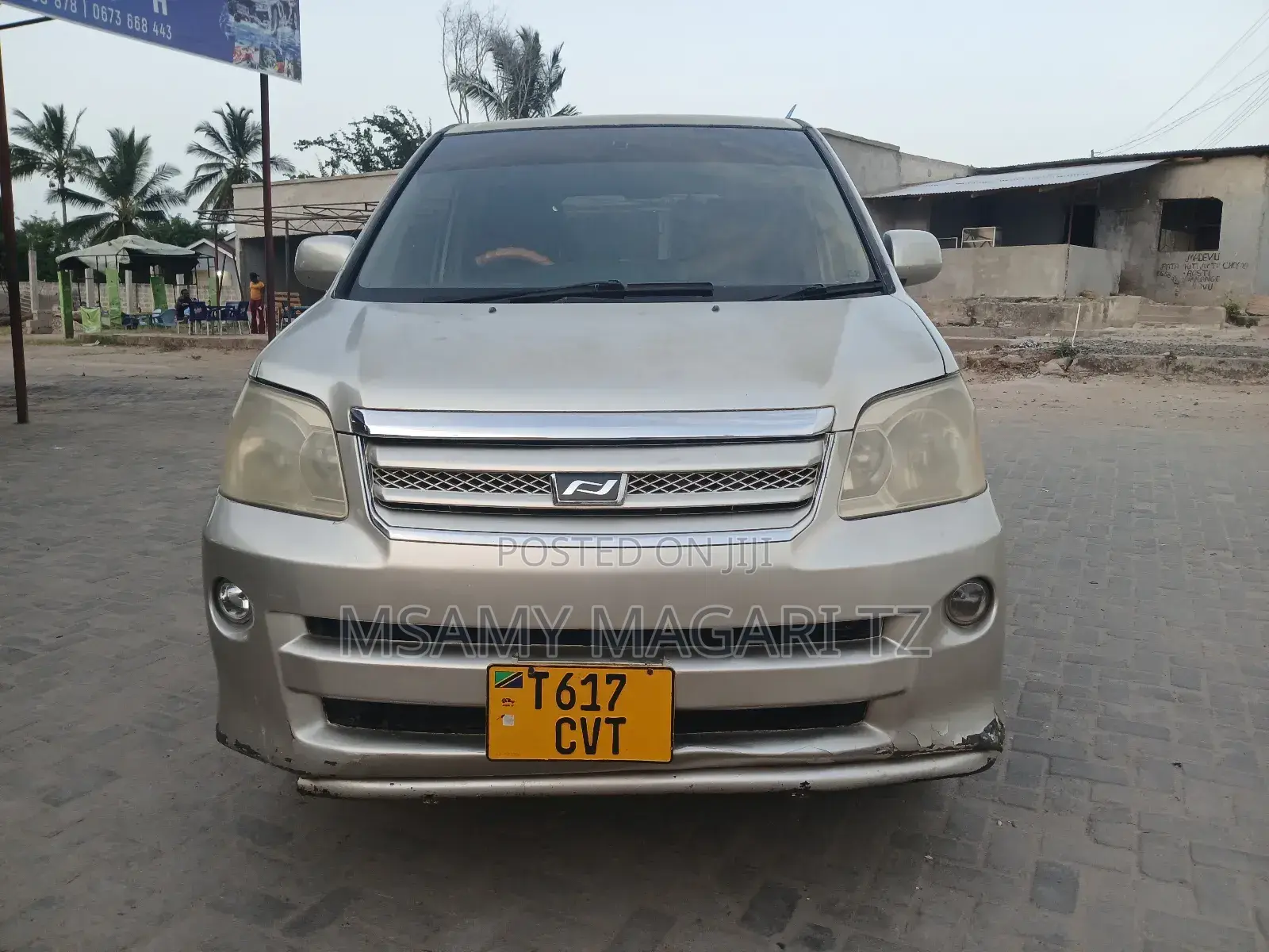 Toyota Noah 2.0 FWD (8 Seater) 2005 Gold