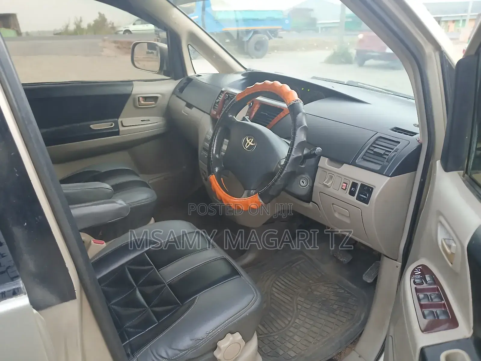 Toyota Noah 2.0 FWD (8 Seater) 2005 Gold