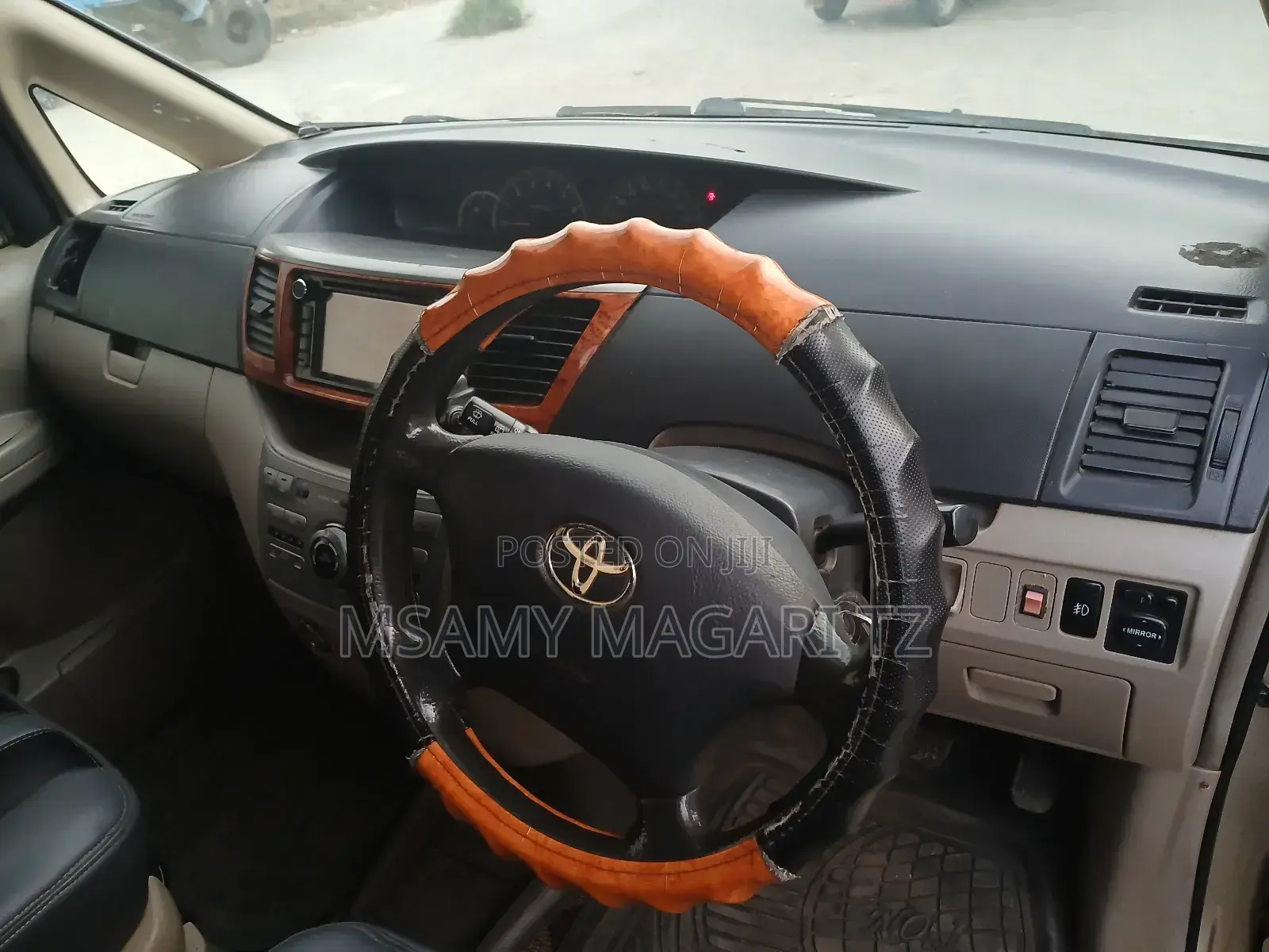 Toyota Noah 2.0 FWD (8 Seater) 2005 Gold