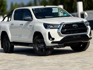 Toyota Hilux 2023 White