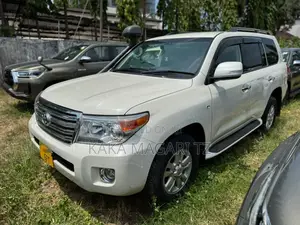 Toyota Land Cruiser 2010 White