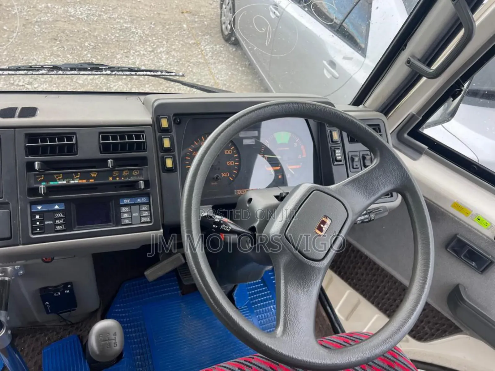 Mitsubishi Fuso Rosa 1994 White