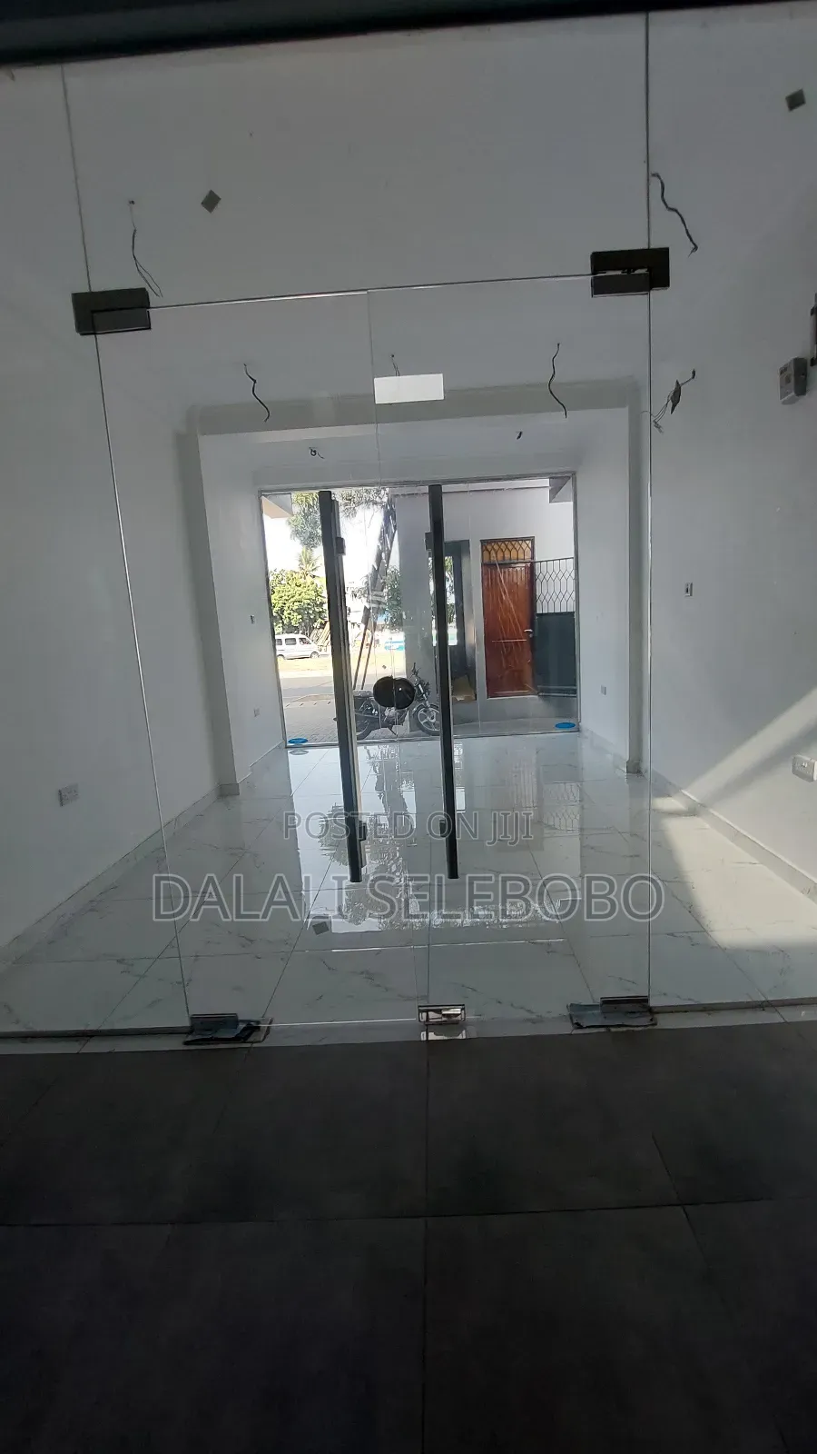 Frem 2in1 It Look at Tarmac