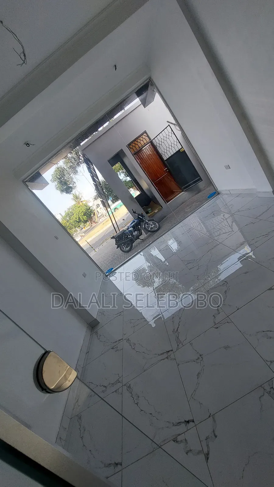 Frem 2in1 It Look at Tarmac