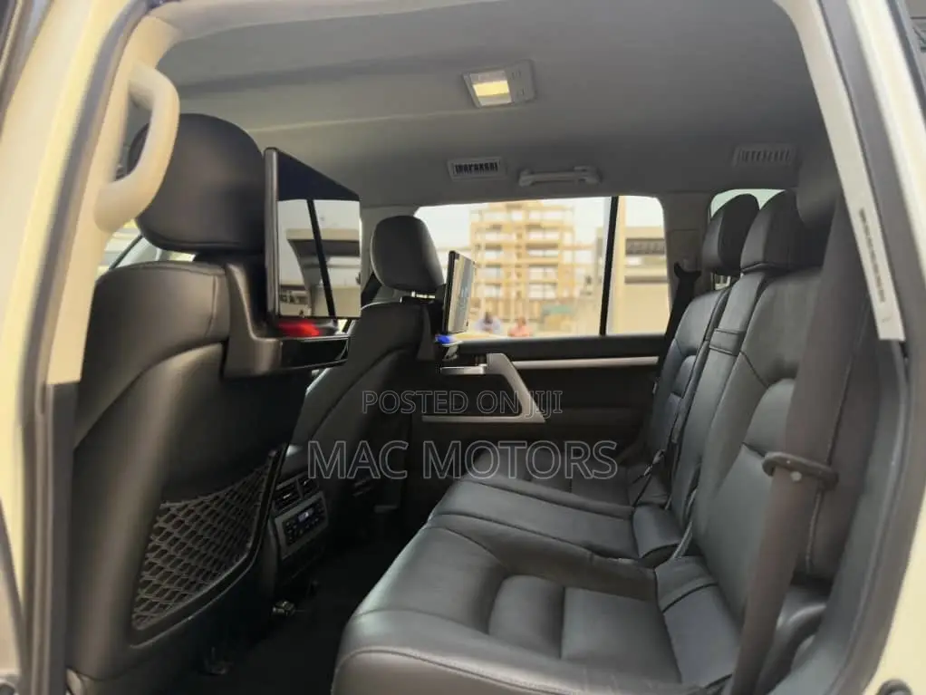 Toyota Land Cruiser 4.5 V8 VXR 2019 White