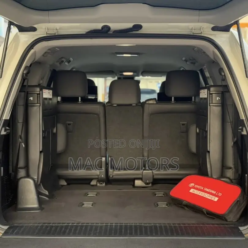 Toyota Land Cruiser 4.5 V8 VXR 2019 White