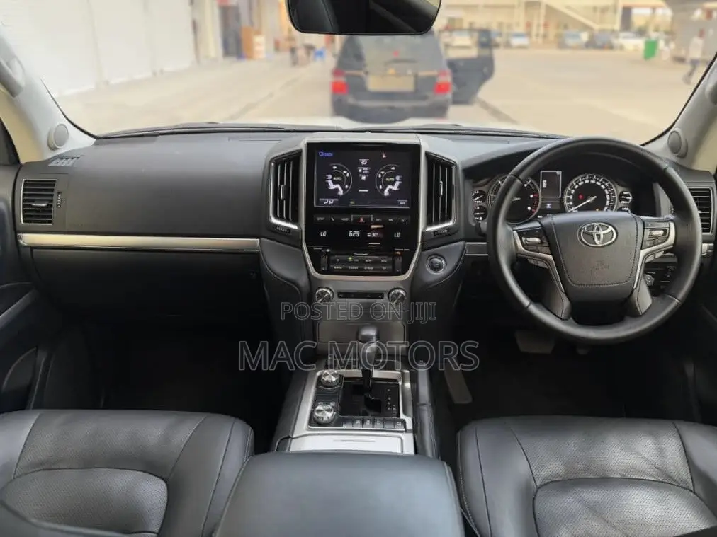Toyota Land Cruiser 4.5 V8 VXR 2019 White